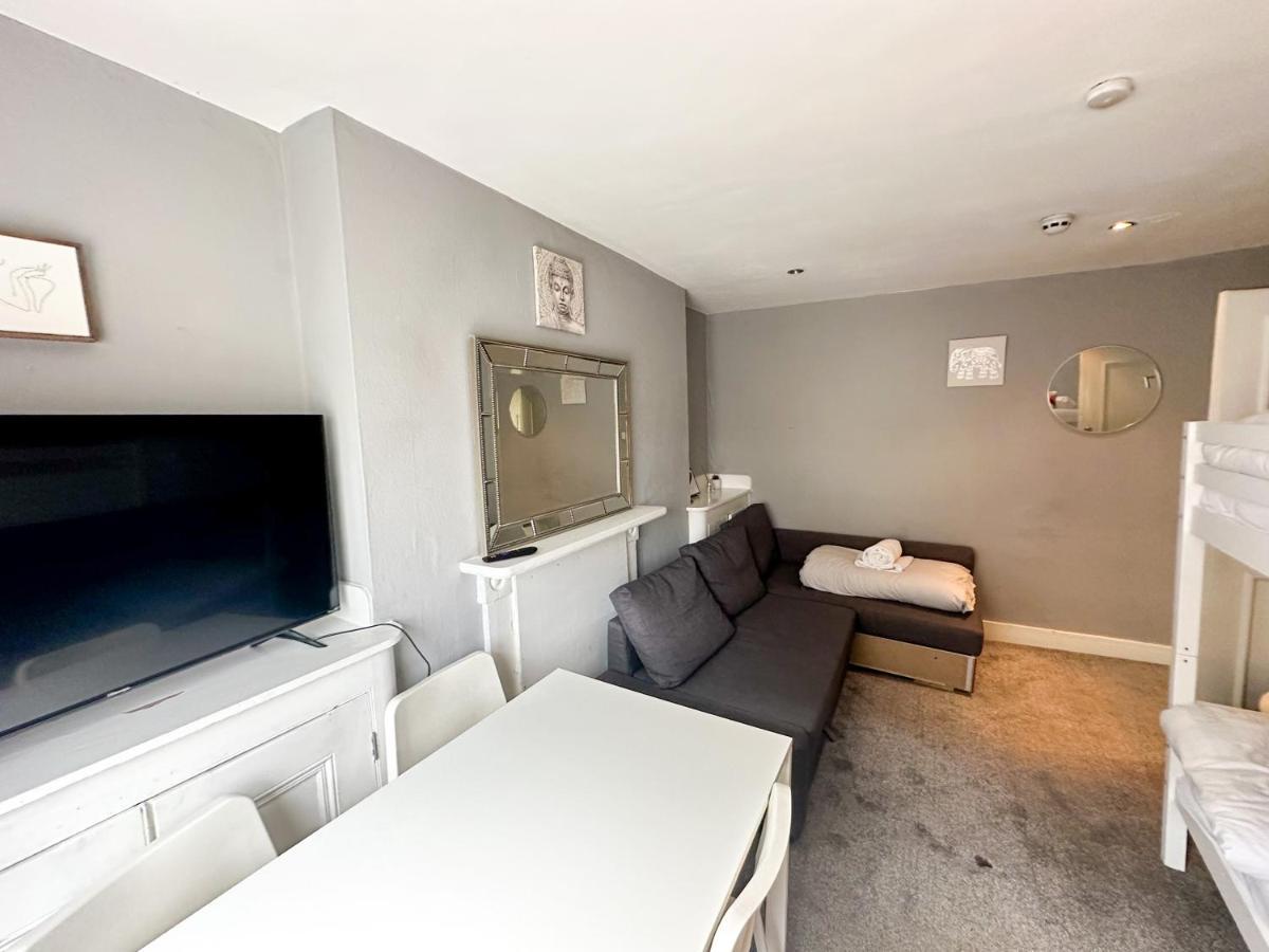 Number 27 Guesthouse Londen Buitenkant foto